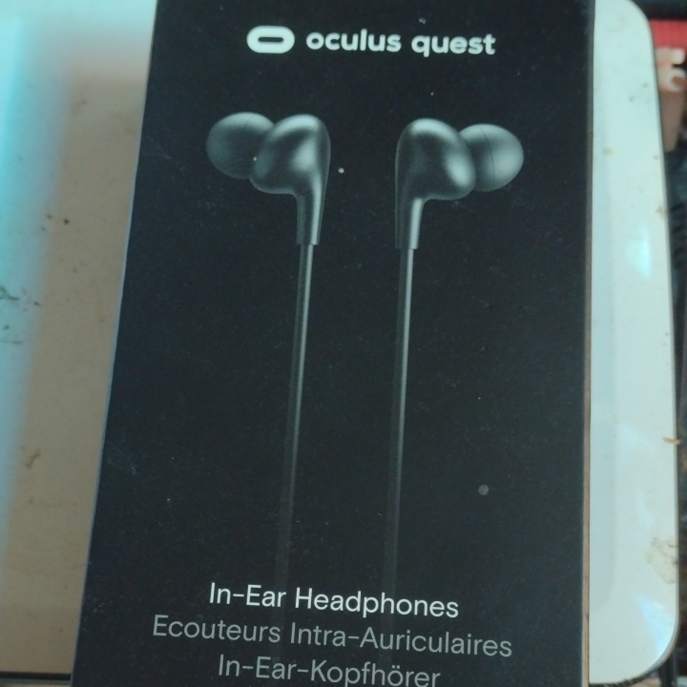 Oculus quest in ear headphones NWT